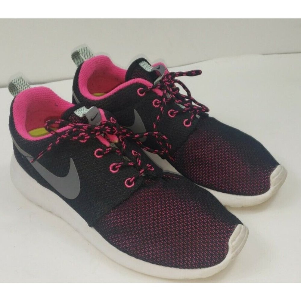 Nike Roshe Womens Sz 8 Running Shoes Red Black Athletic Trainer Sneaker